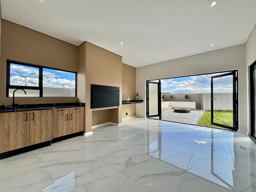 4 Bedroom Property for Sale in Sandown Western Cape